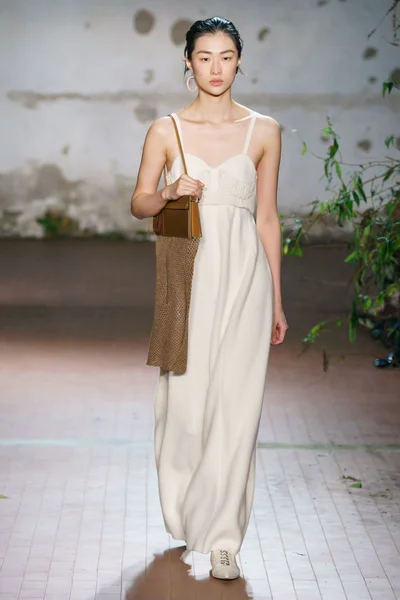 Look 16